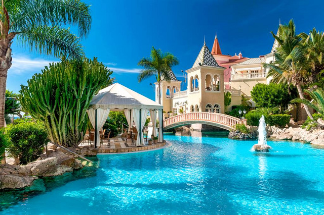 Gran Hotel Bahia del Duque Resort 5+