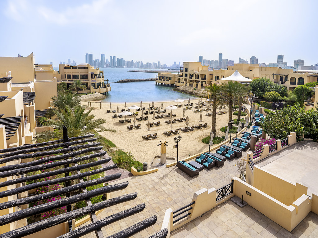 Novotel Bahrain Al Dana Resort 4*, Манама