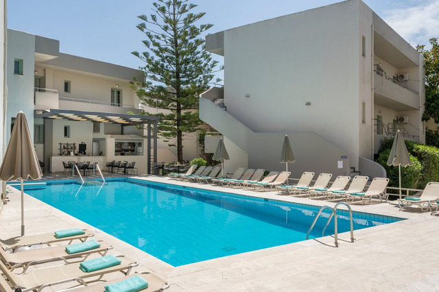 Summer Beach Hotel 4�