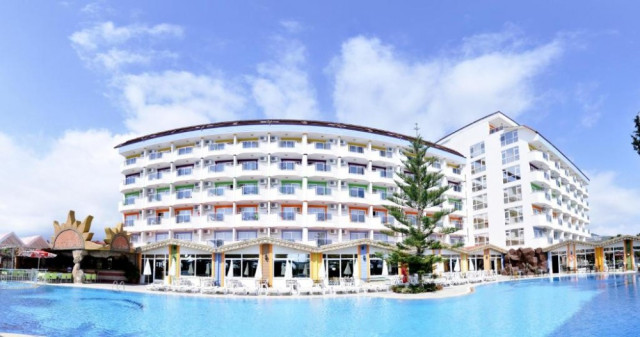 First Class Hotel 5�