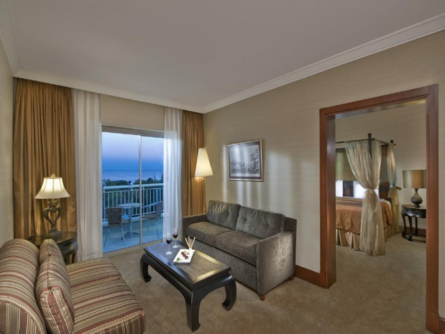 AKKA HOTELS ANTEDON 5�