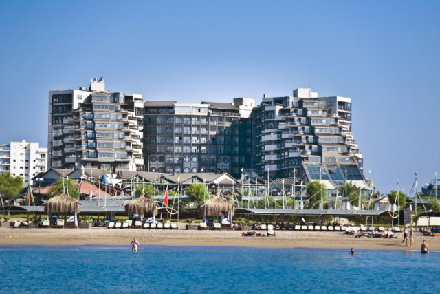Limak Lara Deluxe Hotel & Resort 5�