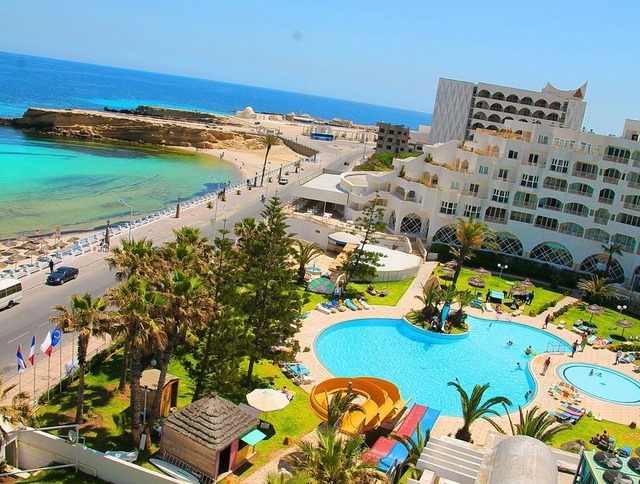Delphine El Habib 4 *  4