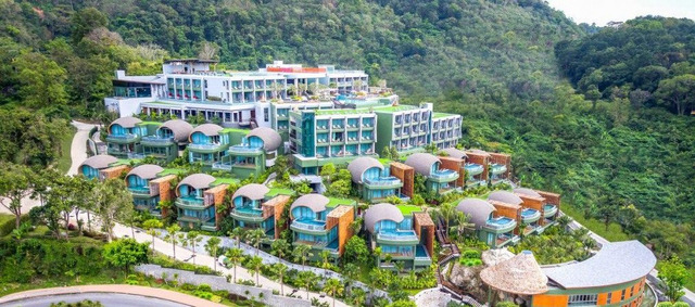 Crest Resort & Pool Villas Phuket 4+* хотел 1•
