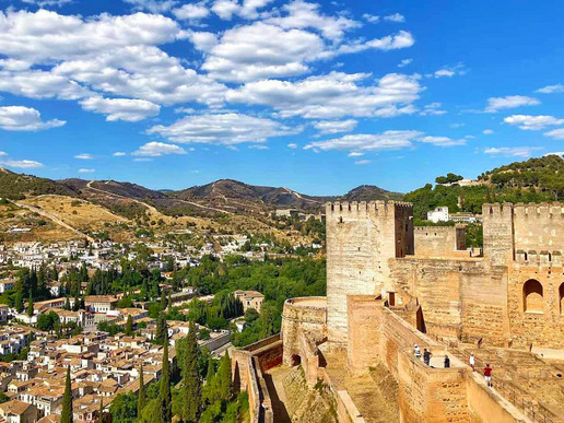 Дворецът Аламбра и градините Хенералифе в Гранада
