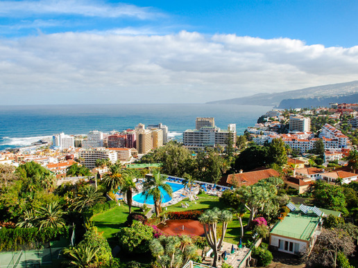 Ще отседнете в един от най-добрите курорти - Пуерто де ла Круз - смесица от история, зеленина и съвременни хотели.